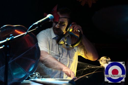 DJ Traxman - Soundflat Records  - Neols Ballroom Helloween Party, Leipzig 30. Oktober 2012 (8).JPG